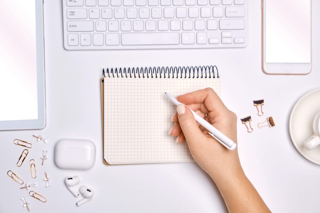 How to Organize Your Belongings When Moving Out 2 List making