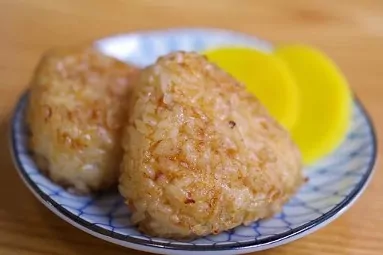 cơm nắm thịt