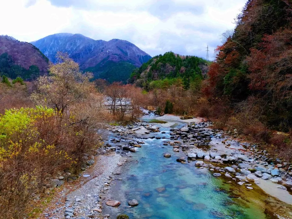 Dòng sông trong vắt ở Gifu