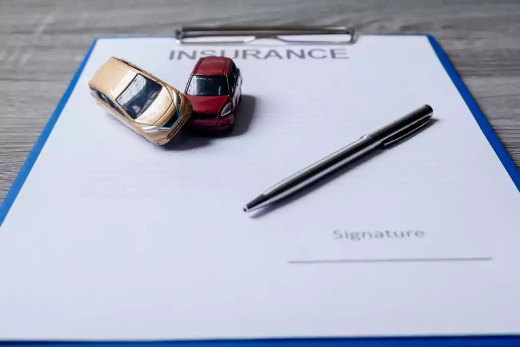 car and pen on insurance documents car insurance 2022 11 04 22 14 54 utc